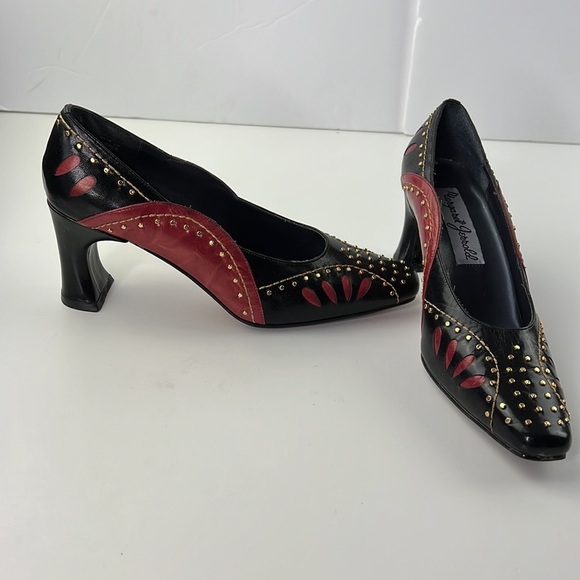 Margaret Jerrold  Vintage Patterned Red & Black Pumps with Gold Beading - Size 7 - Picture 6 of 11